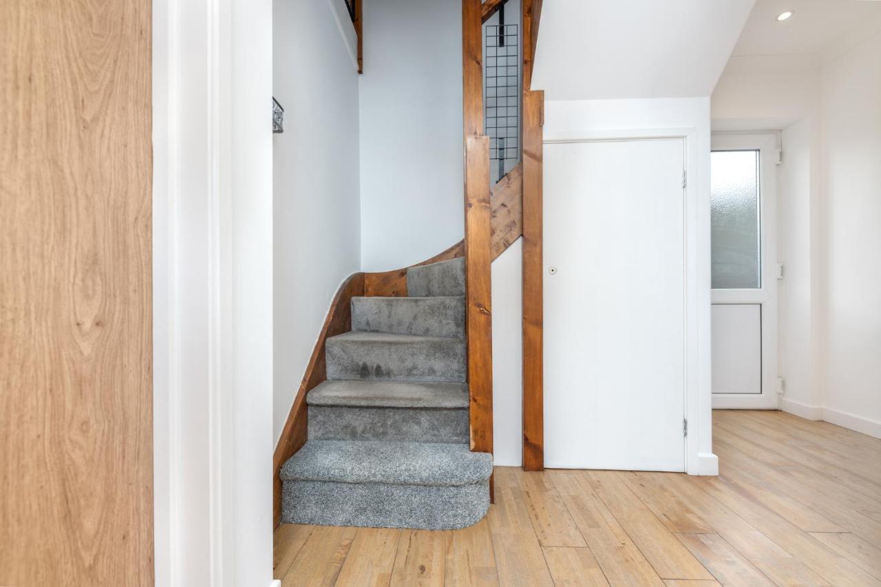 Stayright- 2 Bedroom House, Centrally Located & Close Walk To City Centre Cardiff Exterior foto